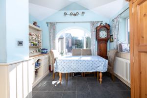 Entrance/breakfast room- click for photo gallery